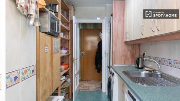 Se alquila habitación en piso compartido de 3 habitaciones en Madrid