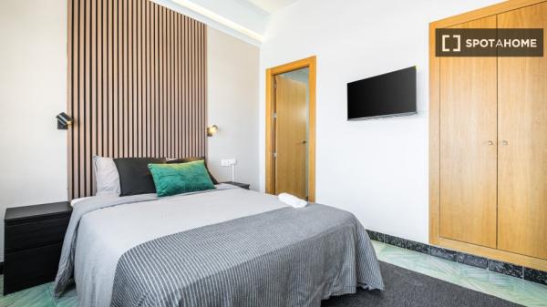 Room in shared 4-bedroom flat for rent in Alicante