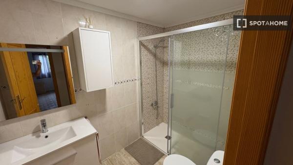 Piso de 2 dormitorios en alquiler en Alicante