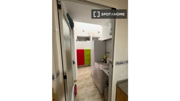 Piso de 2 dormitorios en alquiler en Alicante