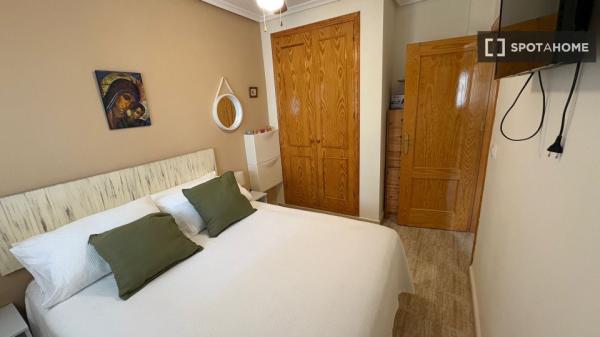 Piso de 2 dormitorios en alquiler en Alicante