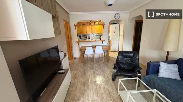 Piso de 2 dormitorios en alquiler en Alicante