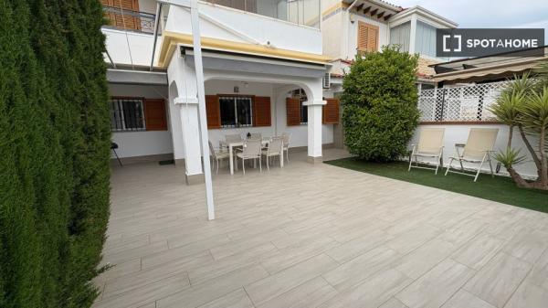 Piso de 2 dormitorios en alquiler en Alicante