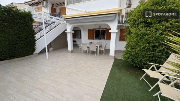 Piso de 2 dormitorios en alquiler en Alicante