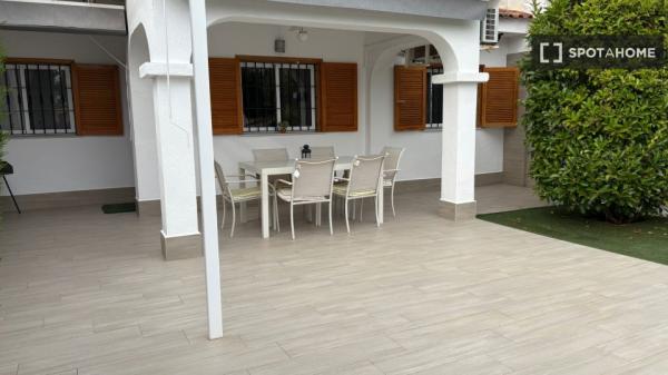 Piso de 2 dormitorios en alquiler en Alicante