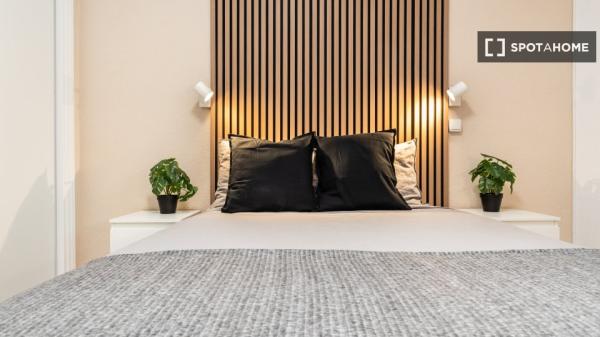 Se alquila habitación en piso compartido, Puerta del Ángel, Madrid.