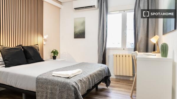 Se alquila habitación en piso compartido, Puerta del Ángel, Madrid.