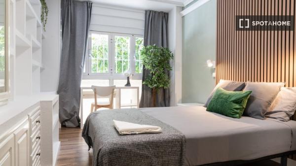 Se alquila habitación en piso compartido, Puerta del Ángel, Madrid.