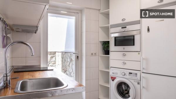 Se alquila habitación en piso compartido, Puerta del Ángel, Madrid.