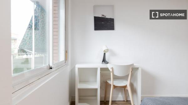 Habitación en piso compartido en alquiler en Pueblo Nuevo, Madrid