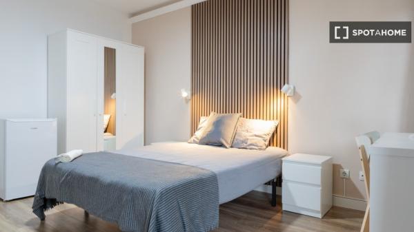 Habitación en piso compartido en alquiler en Pueblo Nuevo, Madrid