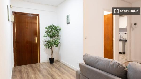 Habitación en piso compartido en alquiler en Pueblo Nuevo, Madrid