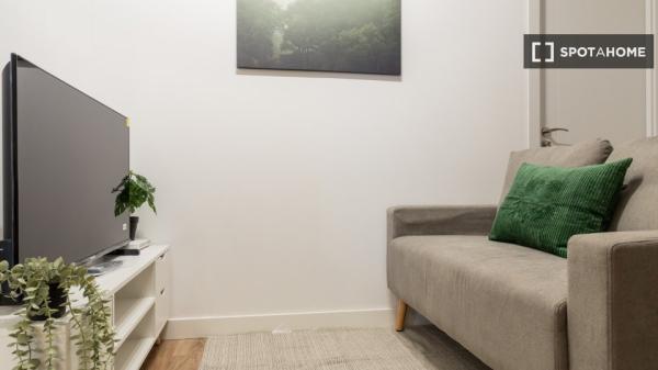 Habitación en piso compartido en alquiler en Pueblo Nuevo, Madrid