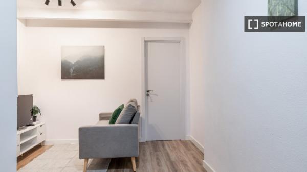 Habitación en piso compartido en alquiler en Pueblo Nuevo, Madrid