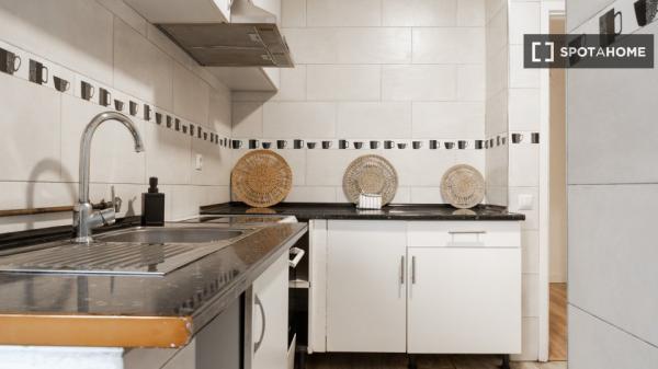 Habitación en piso compartido en alquiler en Pueblo Nuevo, Madrid