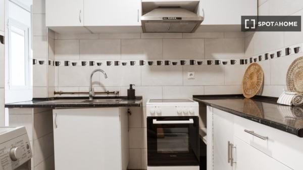 Habitación en piso compartido en alquiler en Pueblo Nuevo, Madrid