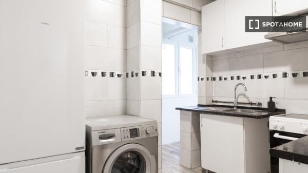 Habitación en piso compartido en alquiler en Pueblo Nuevo, Madrid