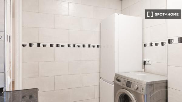 Habitación en piso compartido en alquiler en Pueblo Nuevo, Madrid