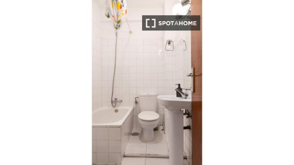 Habitación en piso compartido en alquiler en Pueblo Nuevo, Madrid