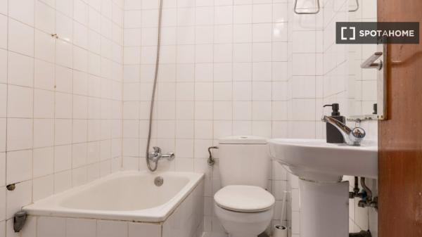 Habitación en piso compartido en alquiler en Pueblo Nuevo, Madrid