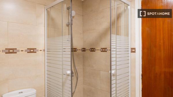 Habitación en piso compartido en alquiler en Pueblo Nuevo, Madrid