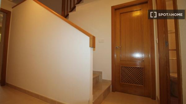 Apartamento de 3 dormitorios en alquiler en Orihuela, Alicante