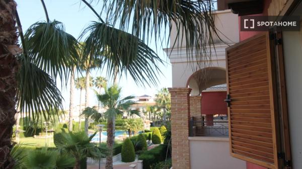 Apartamento de 3 dormitorios en alquiler en Orihuela, Alicante