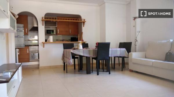 Apartamento de 3 dormitorios en alquiler en Orihuela, Alicante