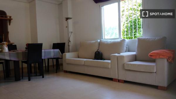 Apartamento de 3 dormitorios en alquiler en Orihuela, Alicante