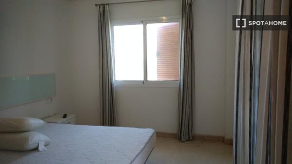 Apartamento de 3 dormitorios en alquiler en Orihuela, Alicante