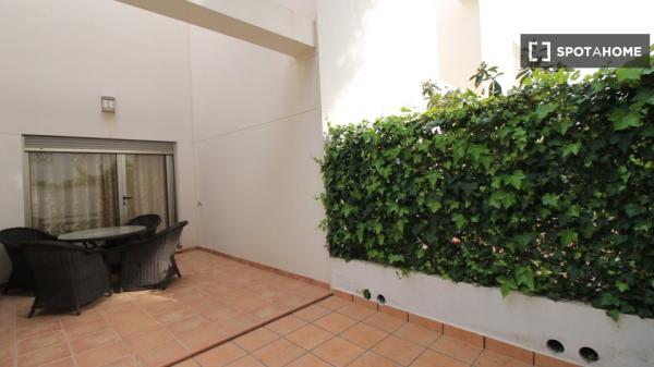 Apartamento de 3 dormitorios en alquiler en Torrevieja, Alicante