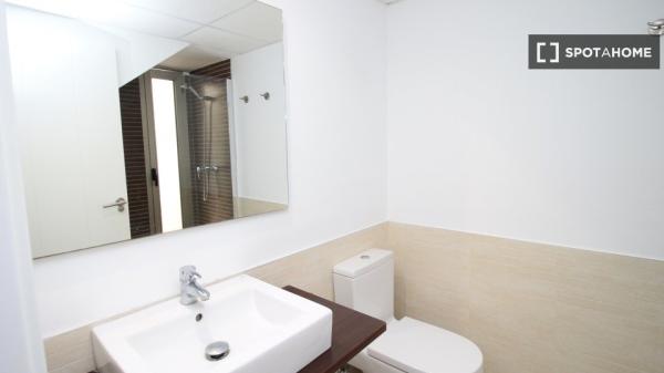 Apartamento de 3 dormitorios en alquiler en Torrevieja, Alicante