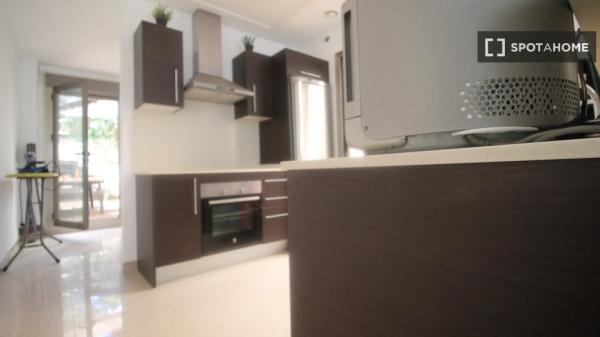 Apartamento de 3 dormitorios en alquiler en Torrevieja, Alicante