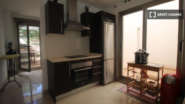 Apartamento de 3 dormitorios en alquiler en Torrevieja, Alicante