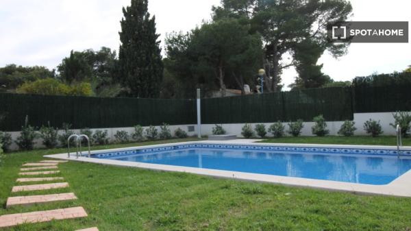 Apartamento de 3 dormitorios en alquiler en Torrevieja, Alicante