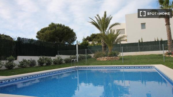 Apartamento de 3 dormitorios en alquiler en Torrevieja, Alicante