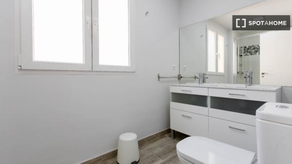 Habitación en piso compartido en madrid.