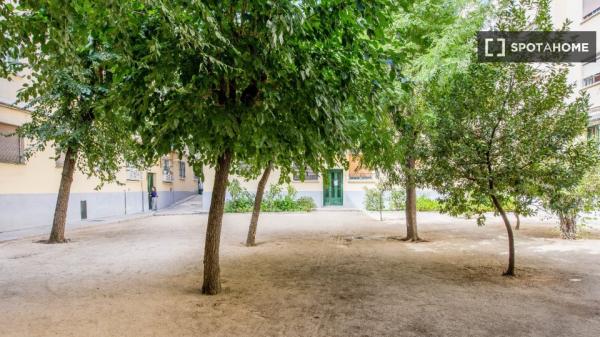 Habitación en piso compartido en madrid.