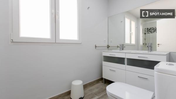 Habitación en piso compartido en madrid.