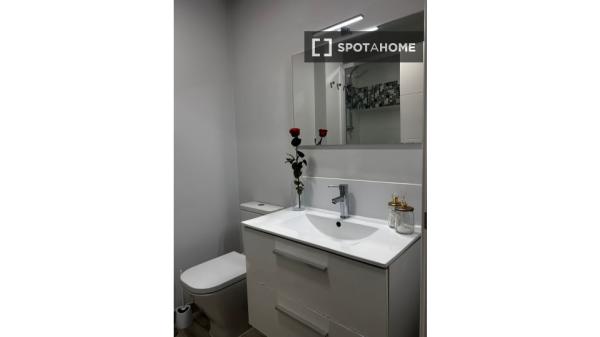 Habitación en piso compartido en madrid.