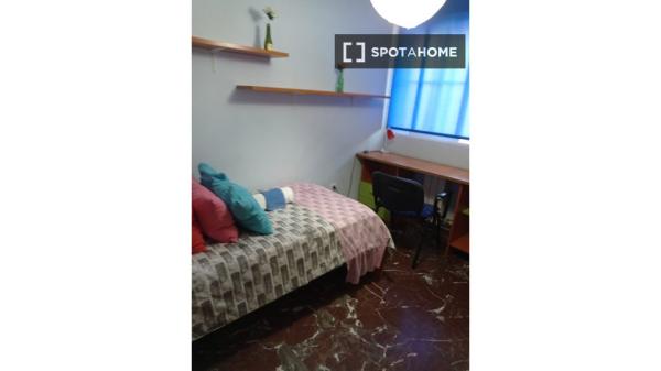 Piso de 3 dormitorios en alquiler en Gran Bulevar, Jaén