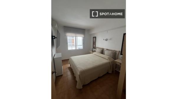 Piso de 4 habitaciones en alquiler en Alicante