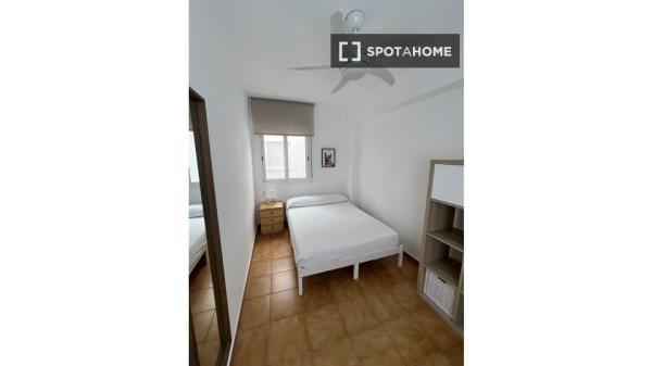 Piso de 4 habitaciones en alquiler en Alicante