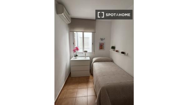 Piso de 4 habitaciones en alquiler en Alicante