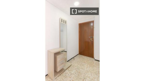 Room in shared apartment in Elx