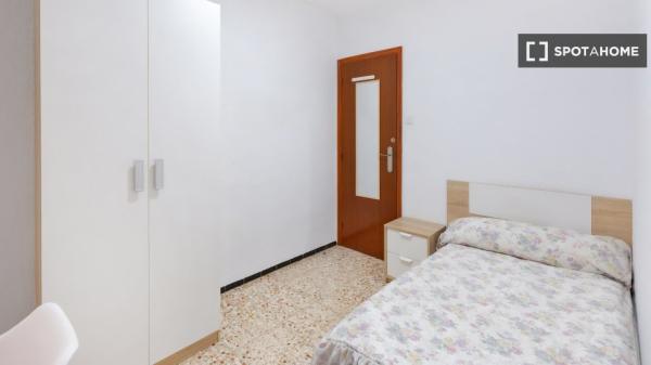 Room in shared apartment in Elx
