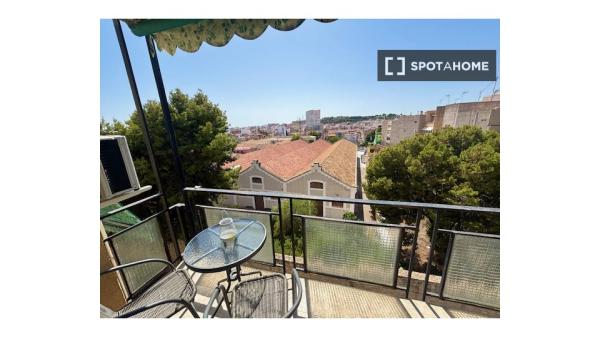 Piso de 3 dormitorios en alquiler en Alicante