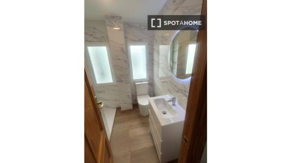 Piso de 3 dormitorios en alquiler en Alicante