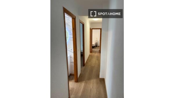 Piso de 3 dormitorios en alquiler en Alicante