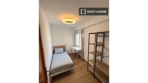 Piso de 3 dormitorios en alquiler en Alicante